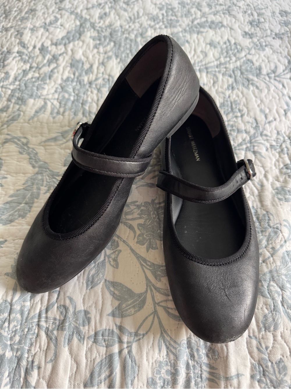 Stuart Weitzman Alice Mary Jane Flat Black, Size 7B
